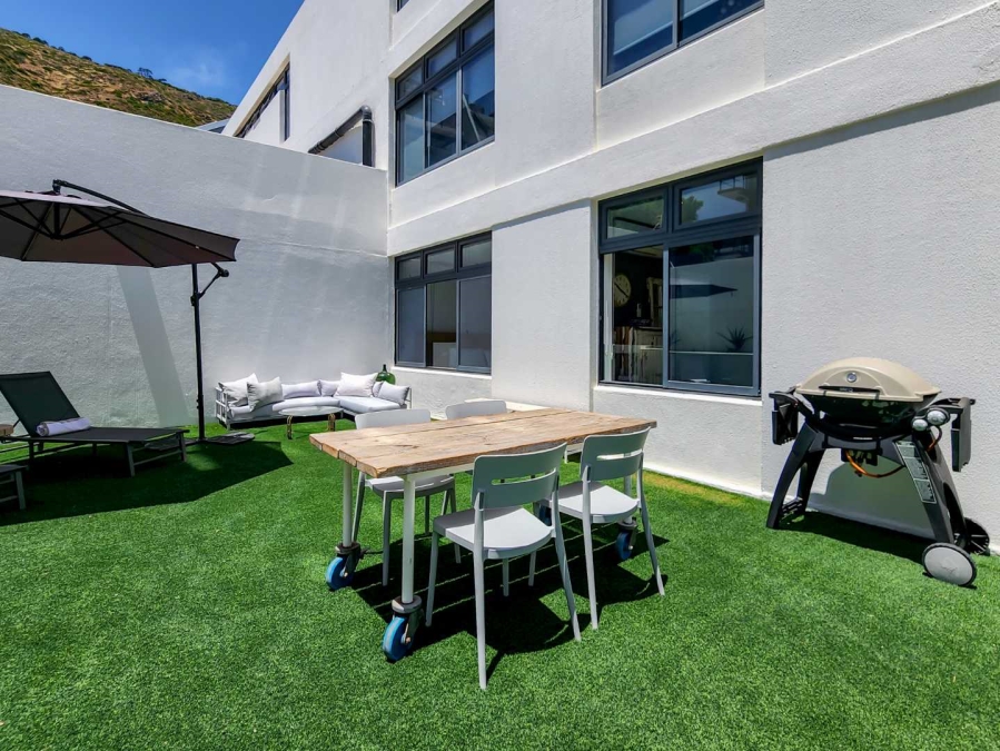 2 Bedroom Property for Sale in Sea Point Western Cape